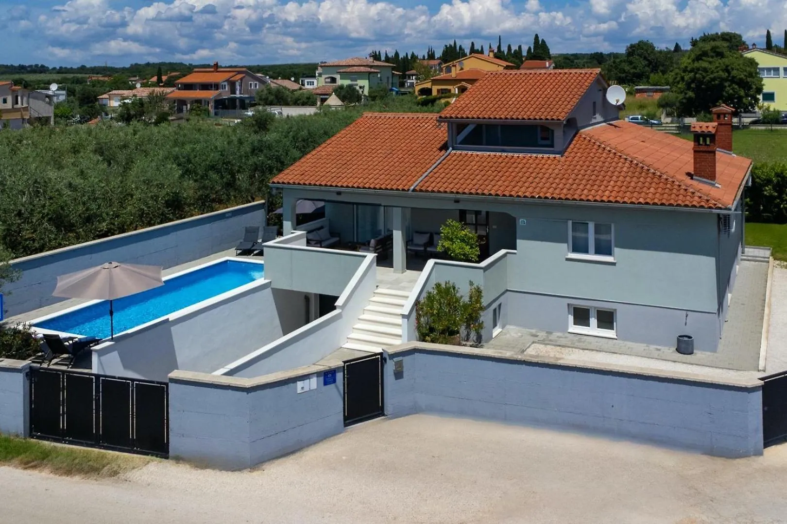Holiday House Vanessa With Pool Near Pula Galizana Croatia
